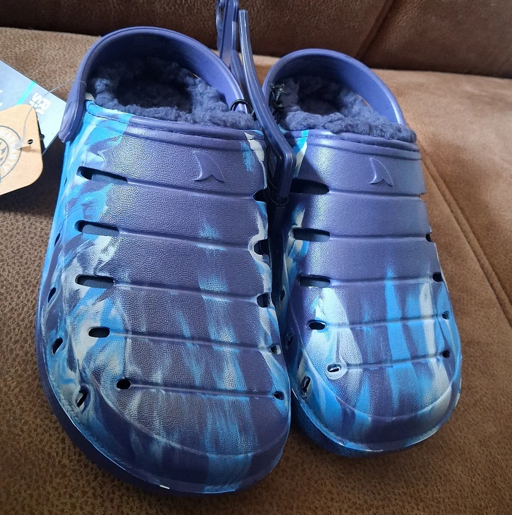 Rugged Shark Kids' Blue Tie-Dye Clogs with Fleece Lining Size 1